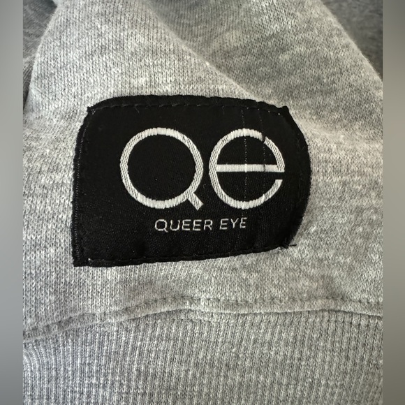 🏳️🌈 NWT! QE Cast Names Embroidered Heart Sweatshirt - Picture 6 of 16